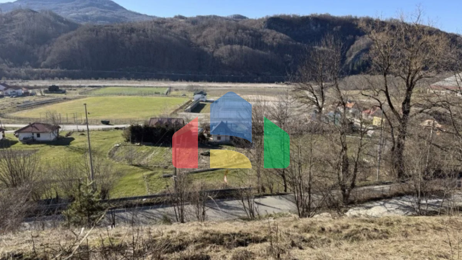 Продается участок земли в живописном районе Колашина в 5 мин пешком от центра города