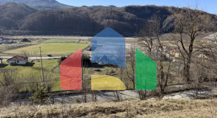 Продается участок земли в живописном районе Колашина в 5 мин пешком от центра города