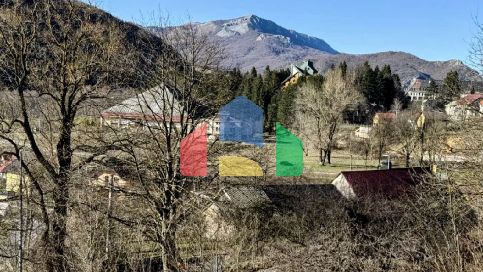 Продается участок земли в живописном районе Колашина в 5 мин пешком от центра города