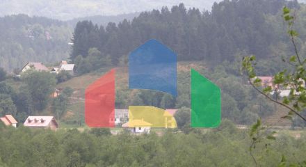 Продается участок земли в живописном районе Колашина в 5 мин пешком от центра города