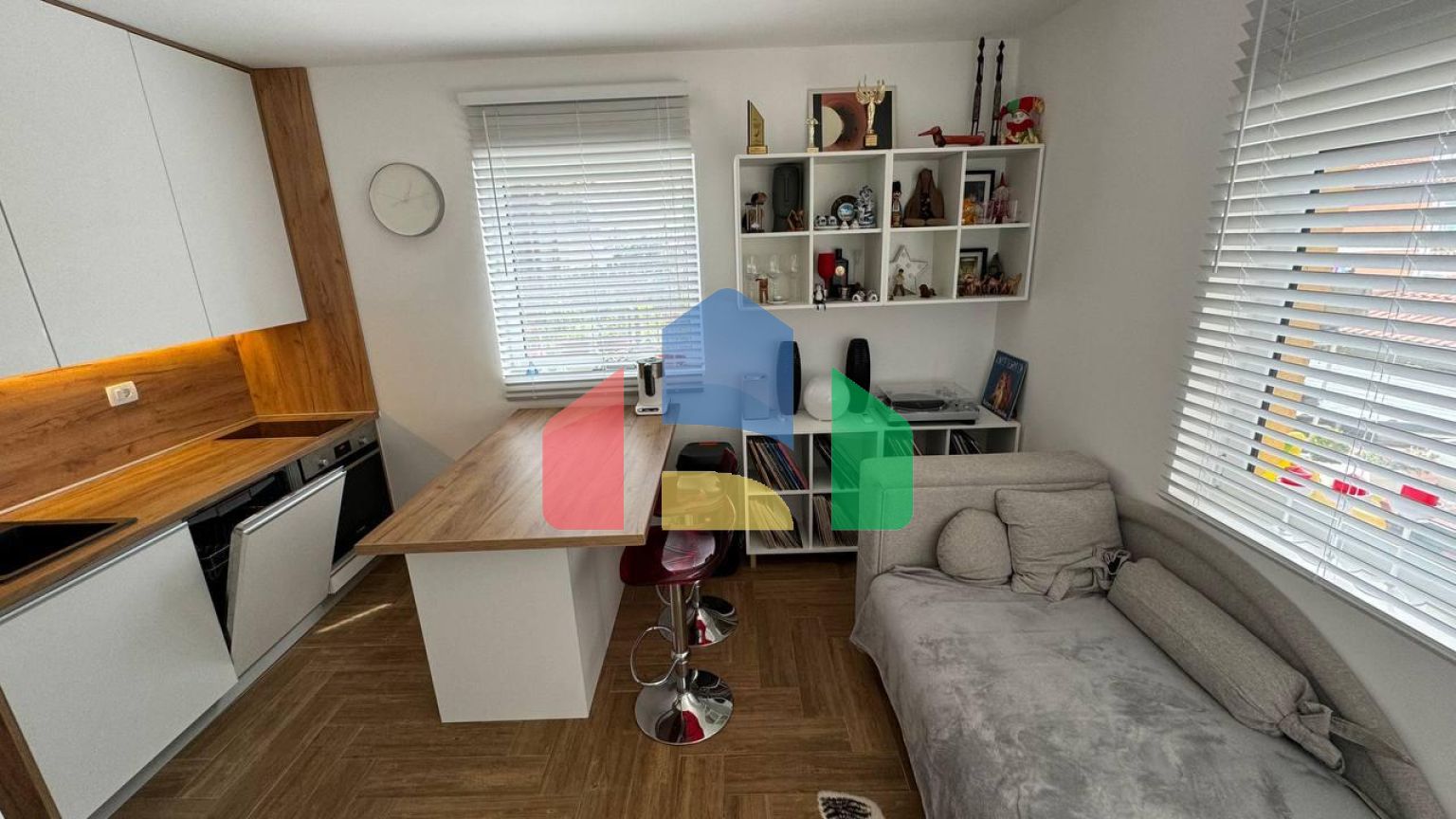 Квартира с видом на море, с придомовой зоной отдыха и земельным участком