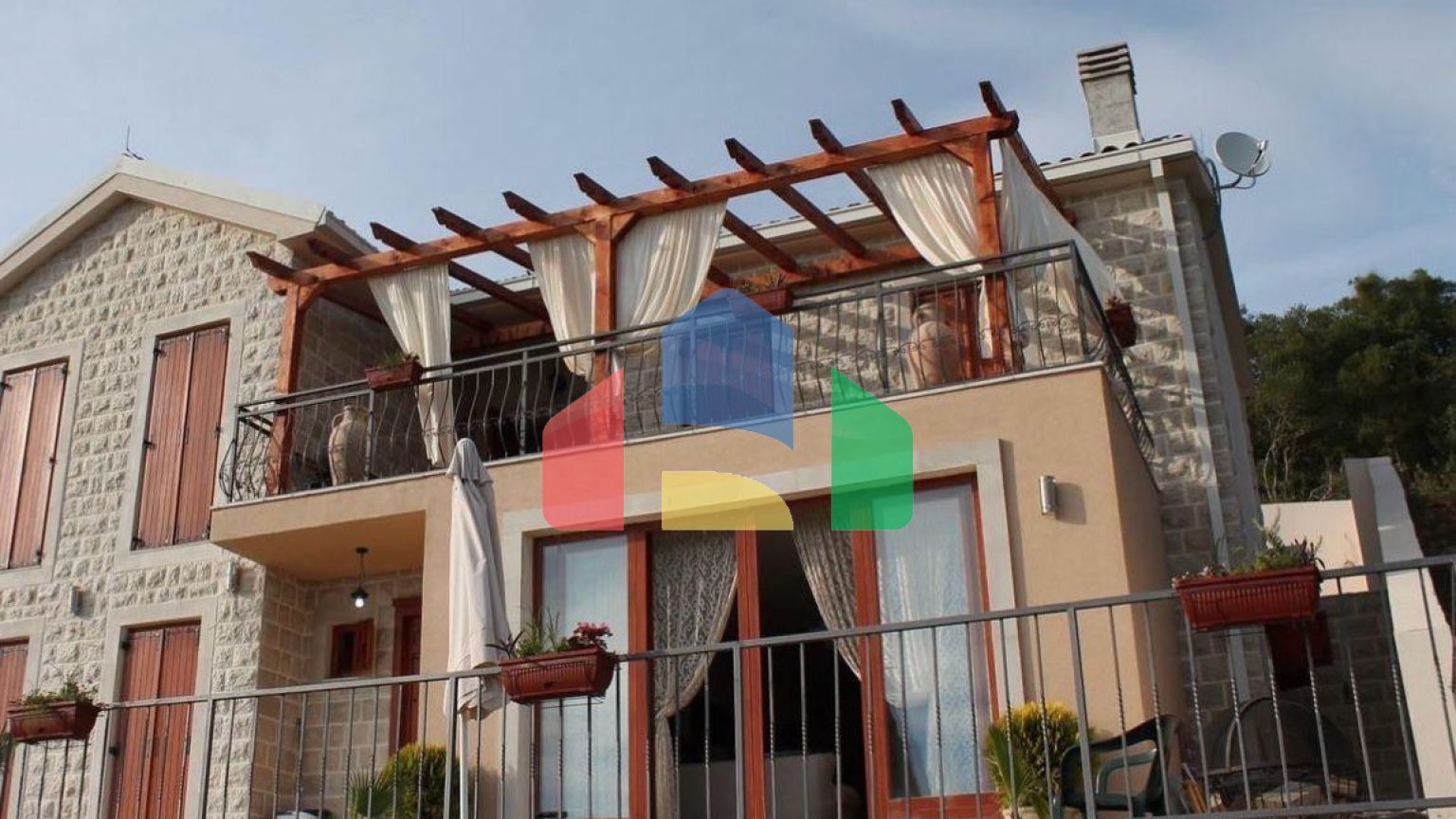 Продаётся каменная вилла с панорамным видом на море Котор, местечко Загора