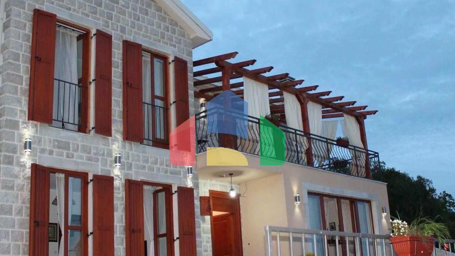 Продаётся каменная вилла с панорамным видом на море Котор, местечко Загора