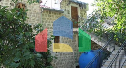 Комплекс из трех зданий в Которе