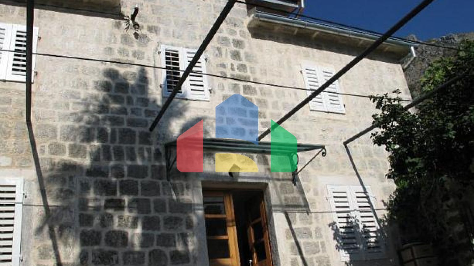 Комплекс из трех зданий в Которе