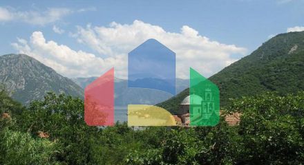 Комплекс из трех зданий в Которе