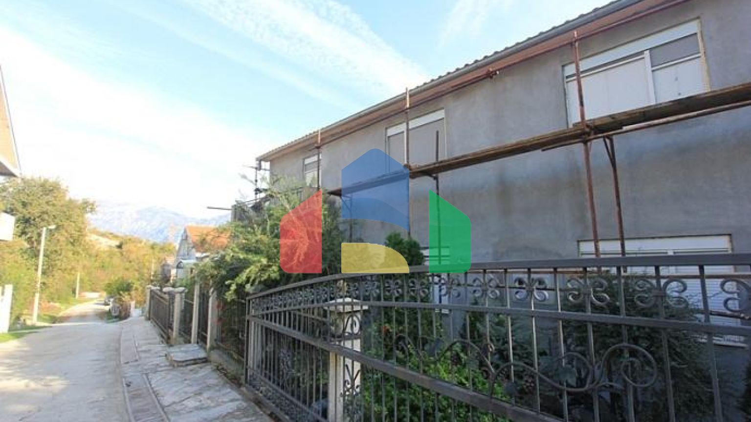 Комплекс из трех зданий в Которе