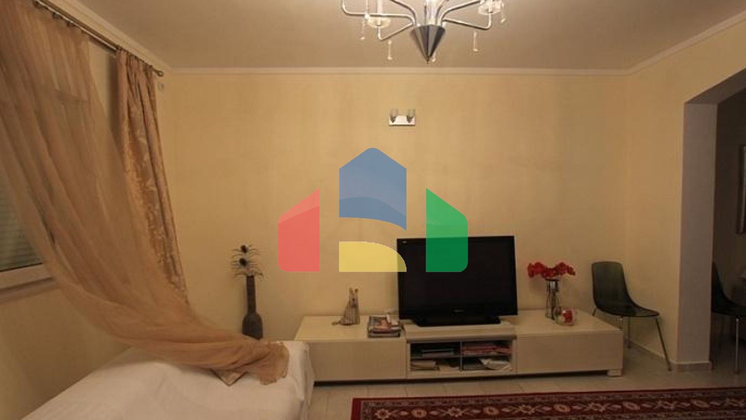 Комплекс из трех зданий в Которе