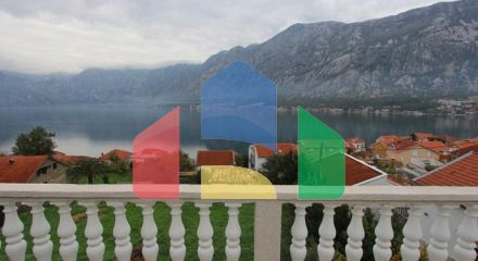 Дом c видом на море в Которе