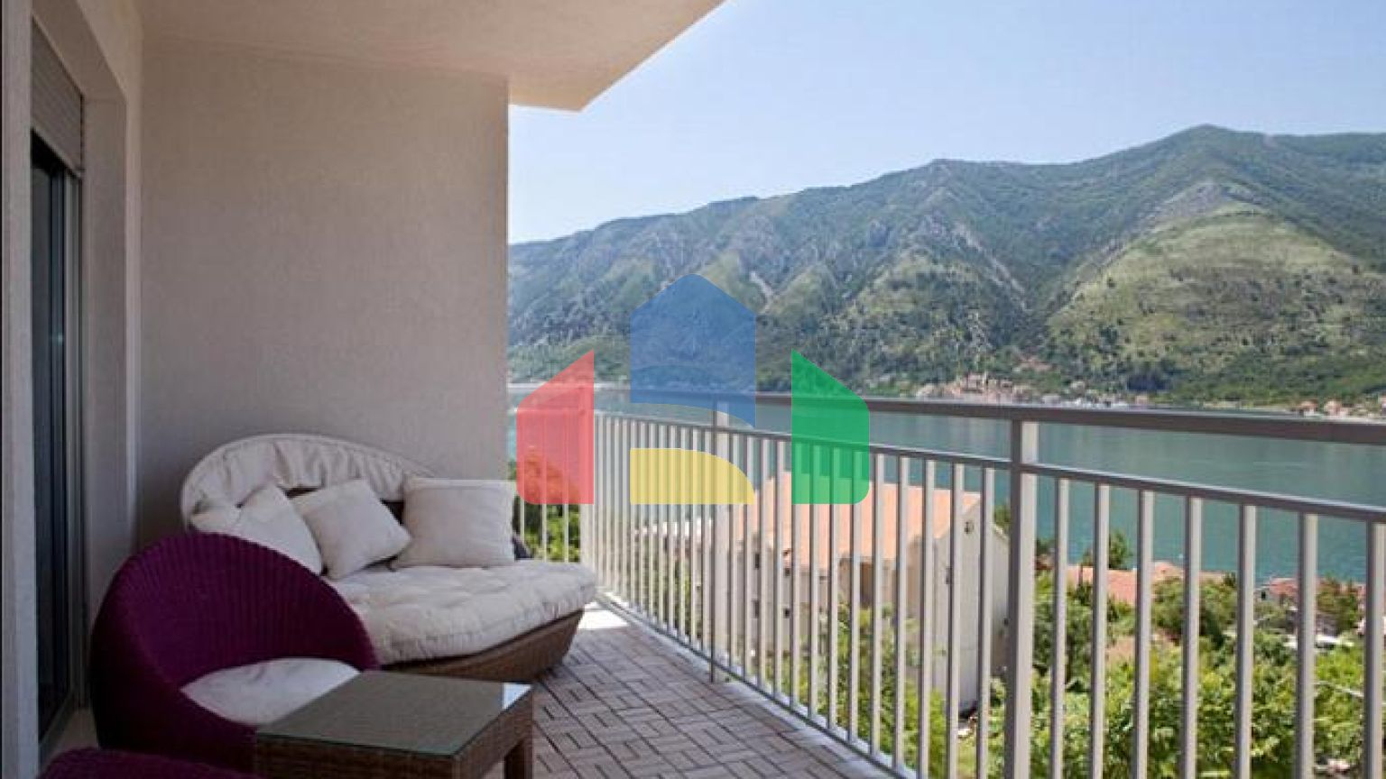 Малоквартирный дом в Которе