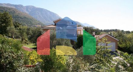 A luxurious villa with swimming pool in Kotor