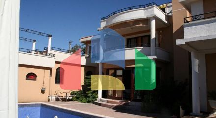 A luxurious villa with swimming pool in Kotor