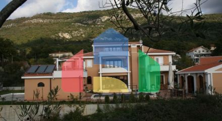 A luxurious villa with swimming pool in Kotor