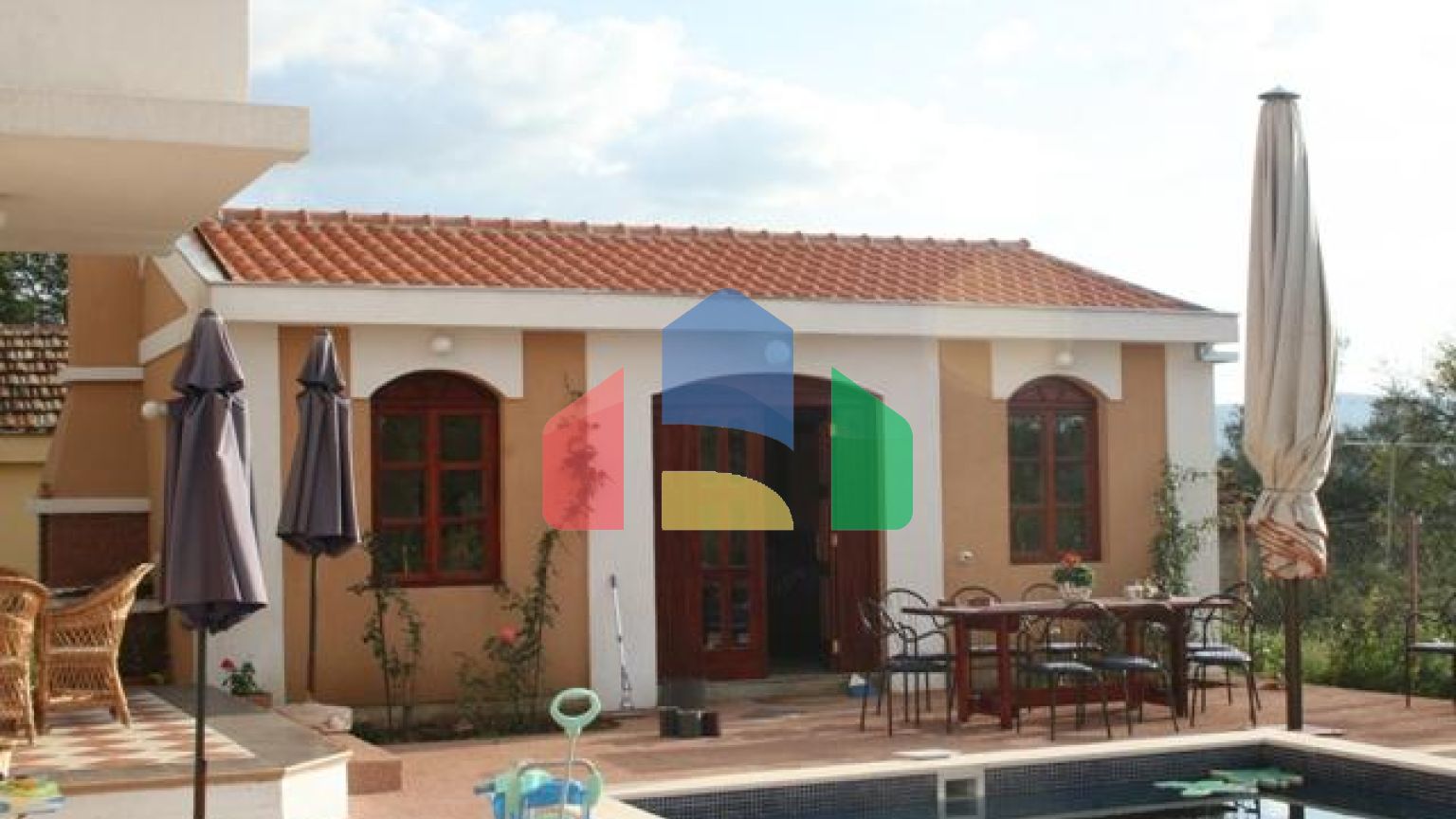 Виллa класса люкс с бассейном в Которе