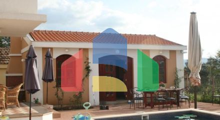 Виллa класса люкс с бассейном в Которе