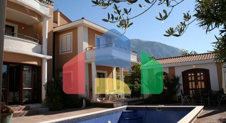 A luxurious villa with swimming pool in Kotor