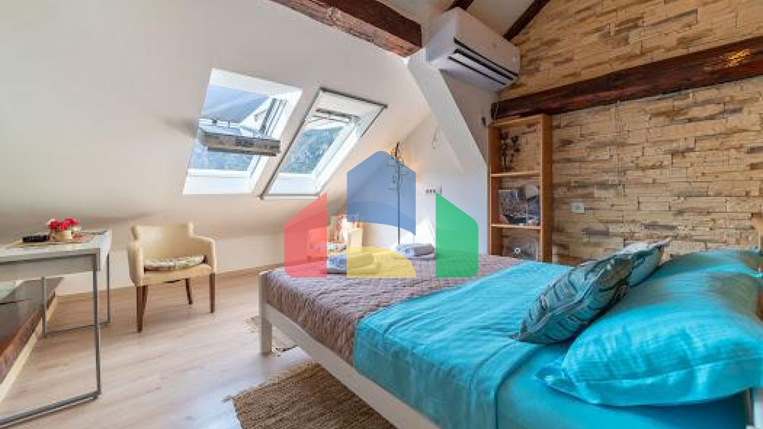 Очаровательный трехкомнатный дуплекс в Доброте: всего в нескольких шагах от моря