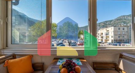 Очаровательный трехкомнатный дуплекс в Доброте: всего в нескольких шагах от моря