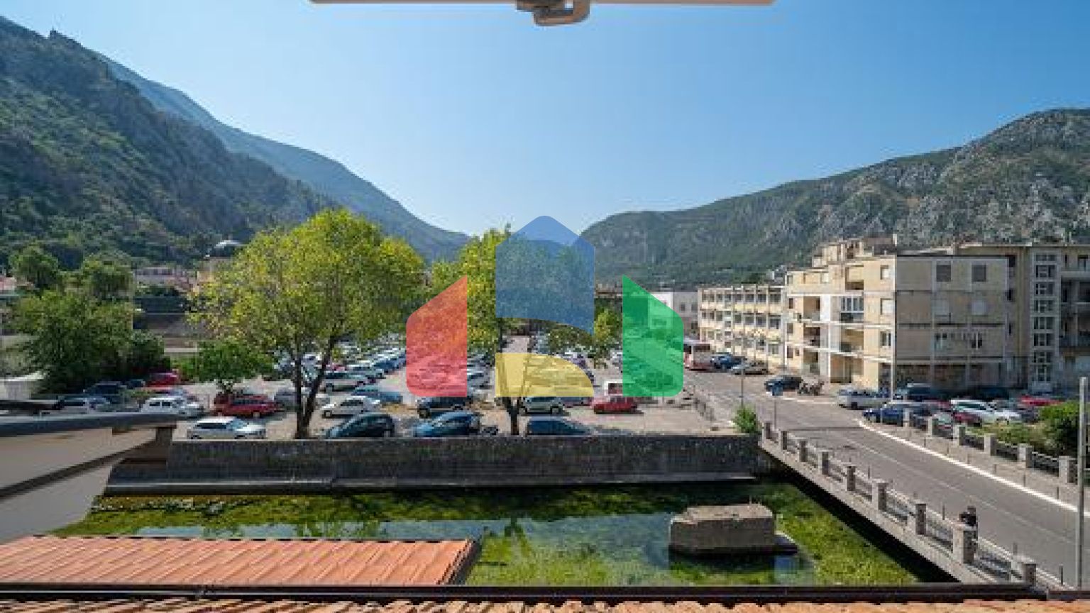 Очаровательный трехкомнатный дуплекс в Доброте: всего в нескольких шагах от моря