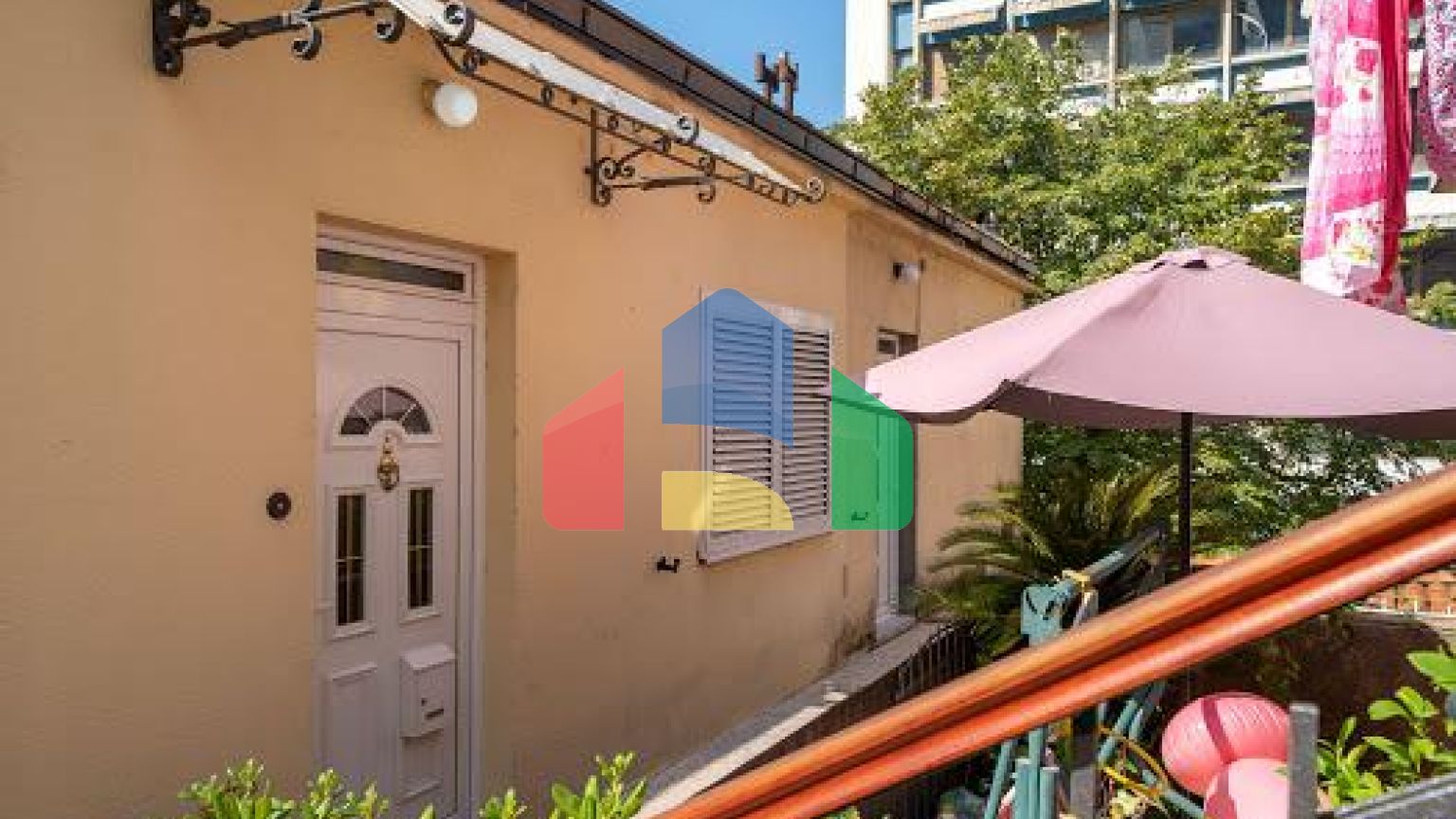 Очаровательный трехкомнатный дуплекс в Доброте: всего в нескольких шагах от моря