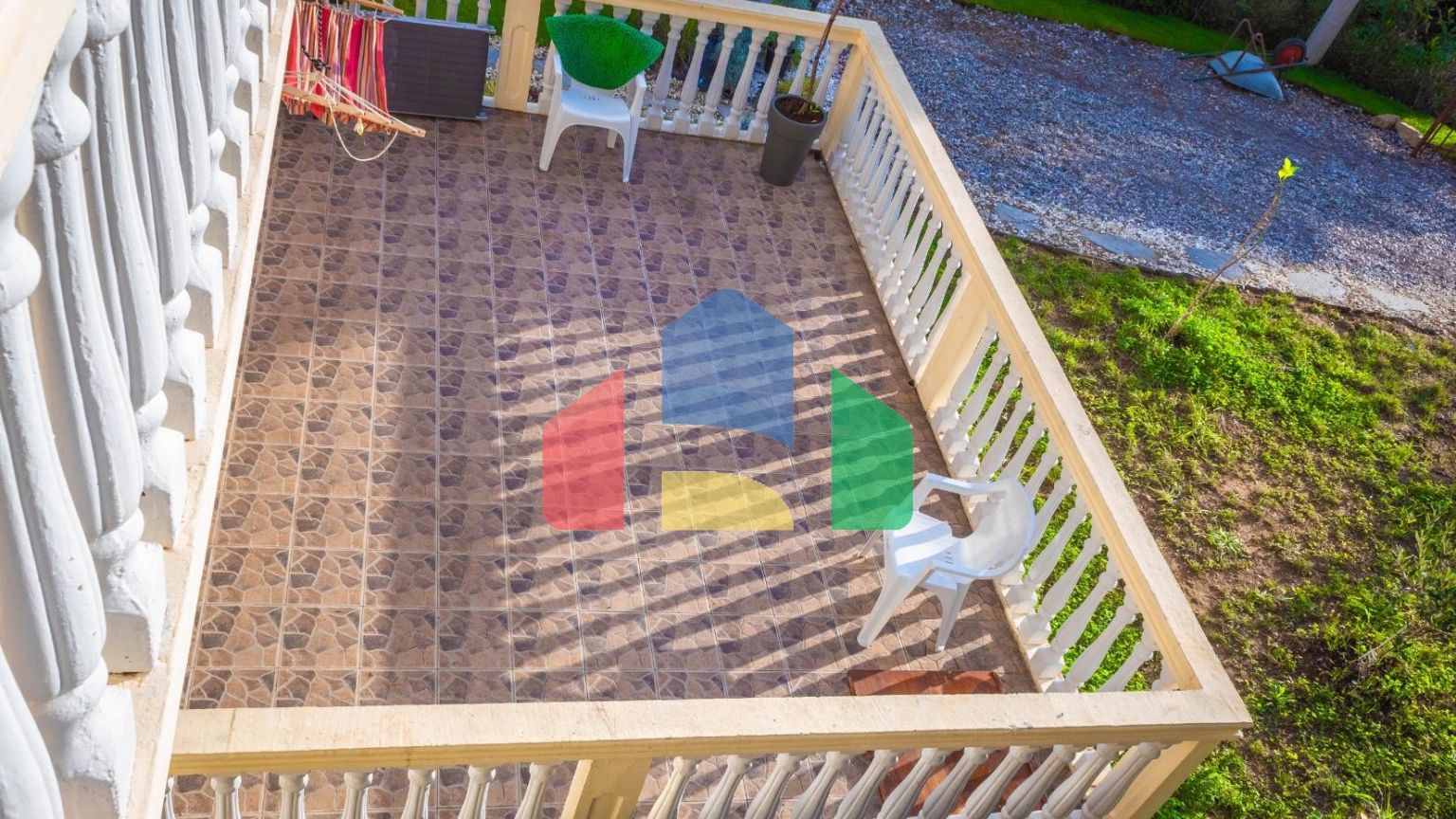 Двухэтажный дом в Круче в 60 метрах от моря