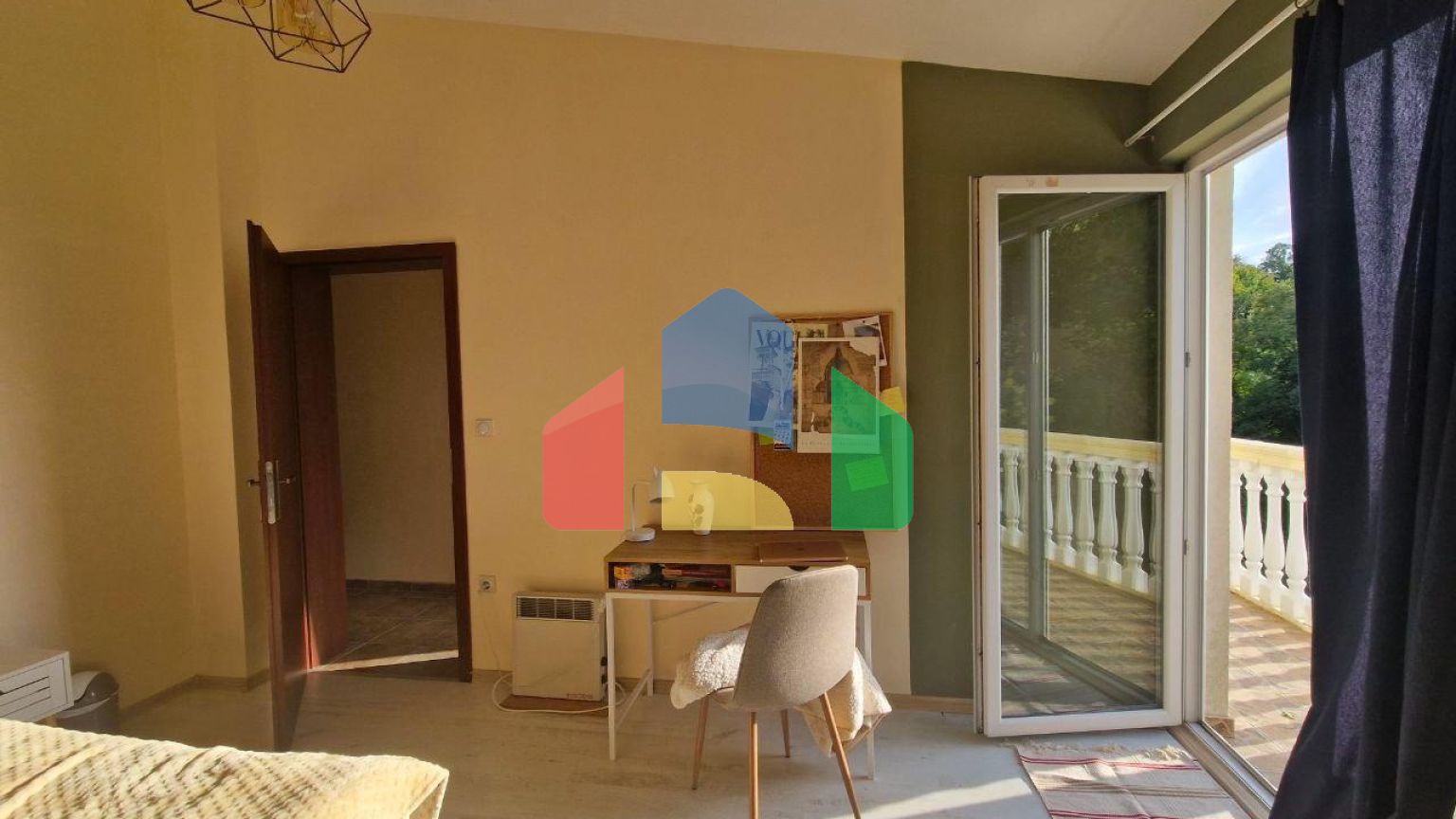 Двухэтажный дом в Круче в 60 метрах от моря