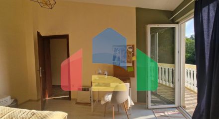 Двухэтажный дом в Круче в 60 метрах от моря