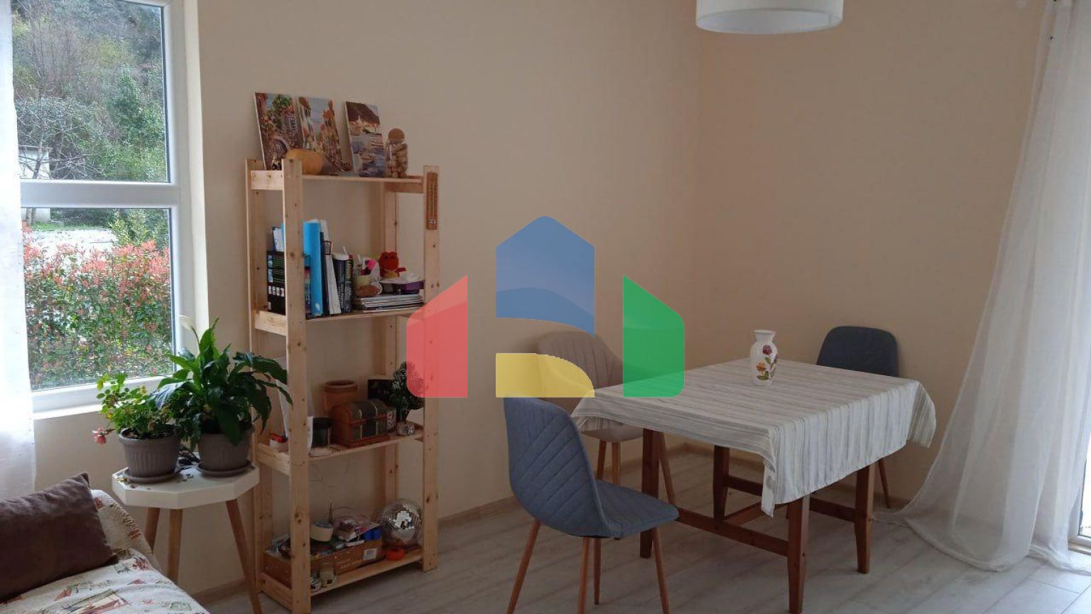 Двухэтажный дом в Круче в 60 метрах от моря