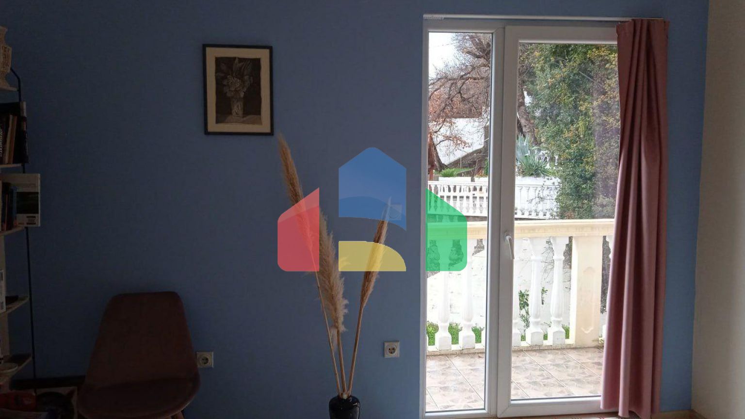 Двухэтажный дом в Круче в 60 метрах от моря