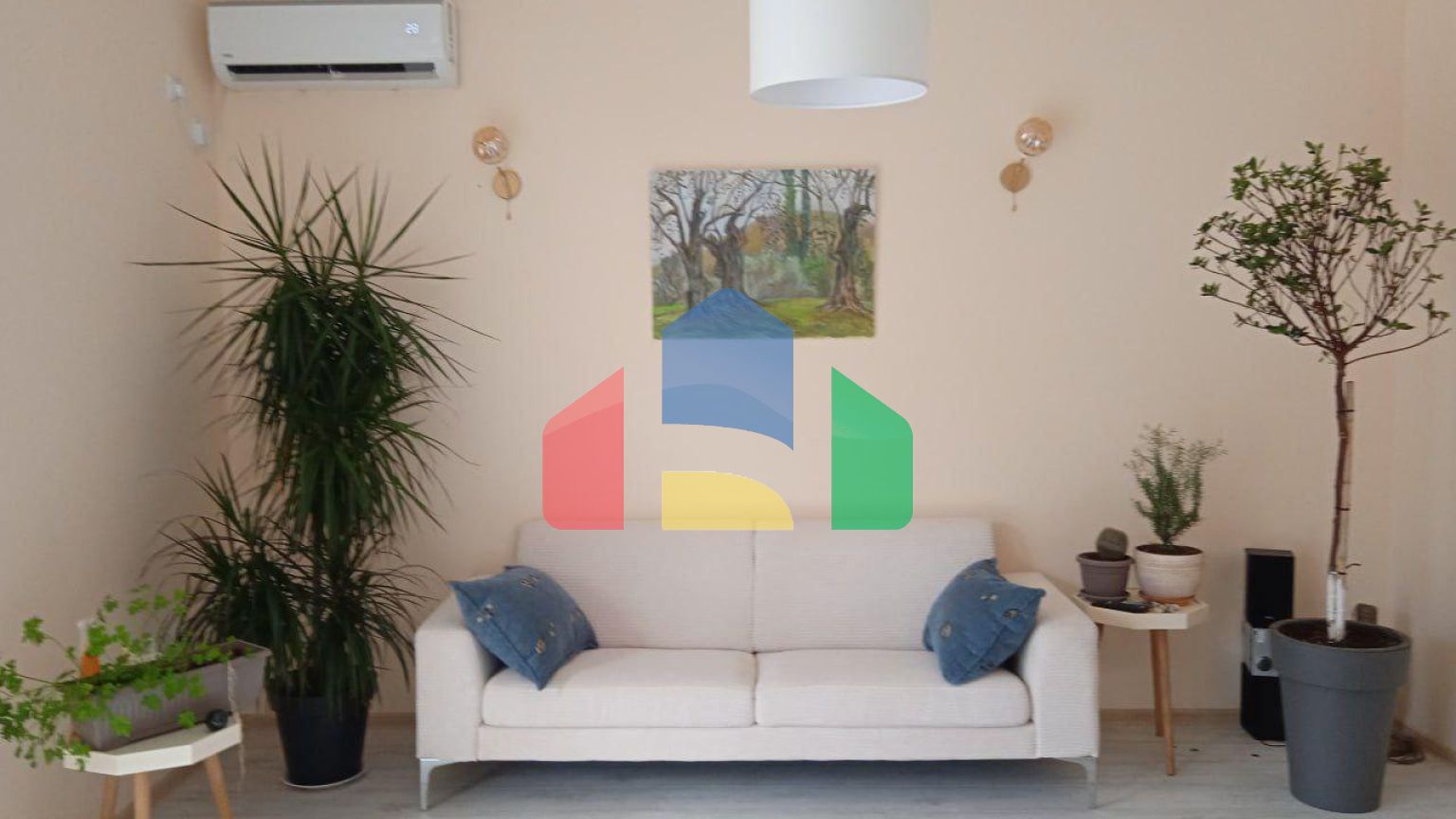 Двухэтажный дом в Круче в 60 метрах от моря