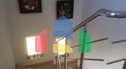 Дом в Круче с бассейном близко к морю