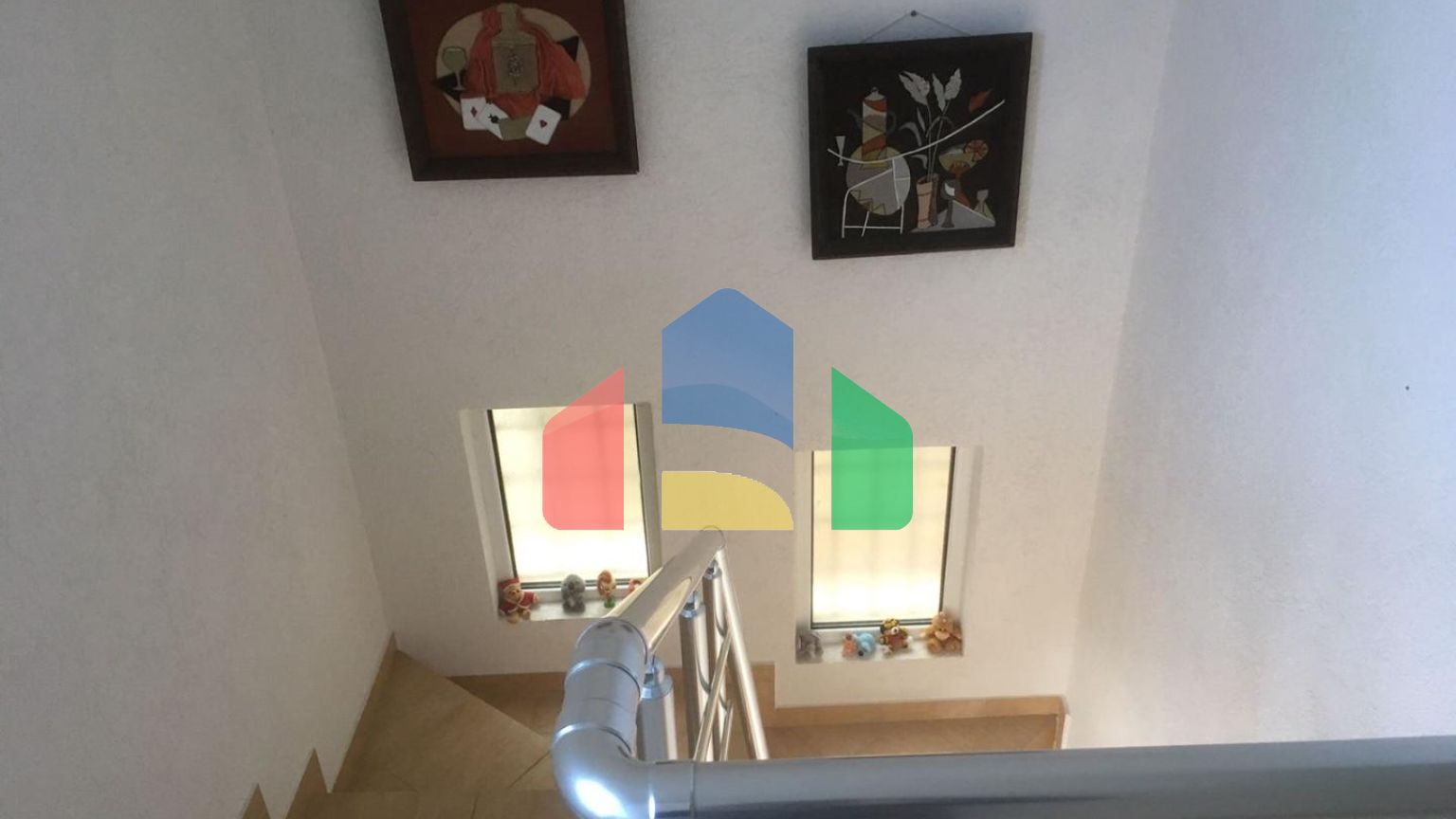 Дом в Круче с бассейном близко к морю