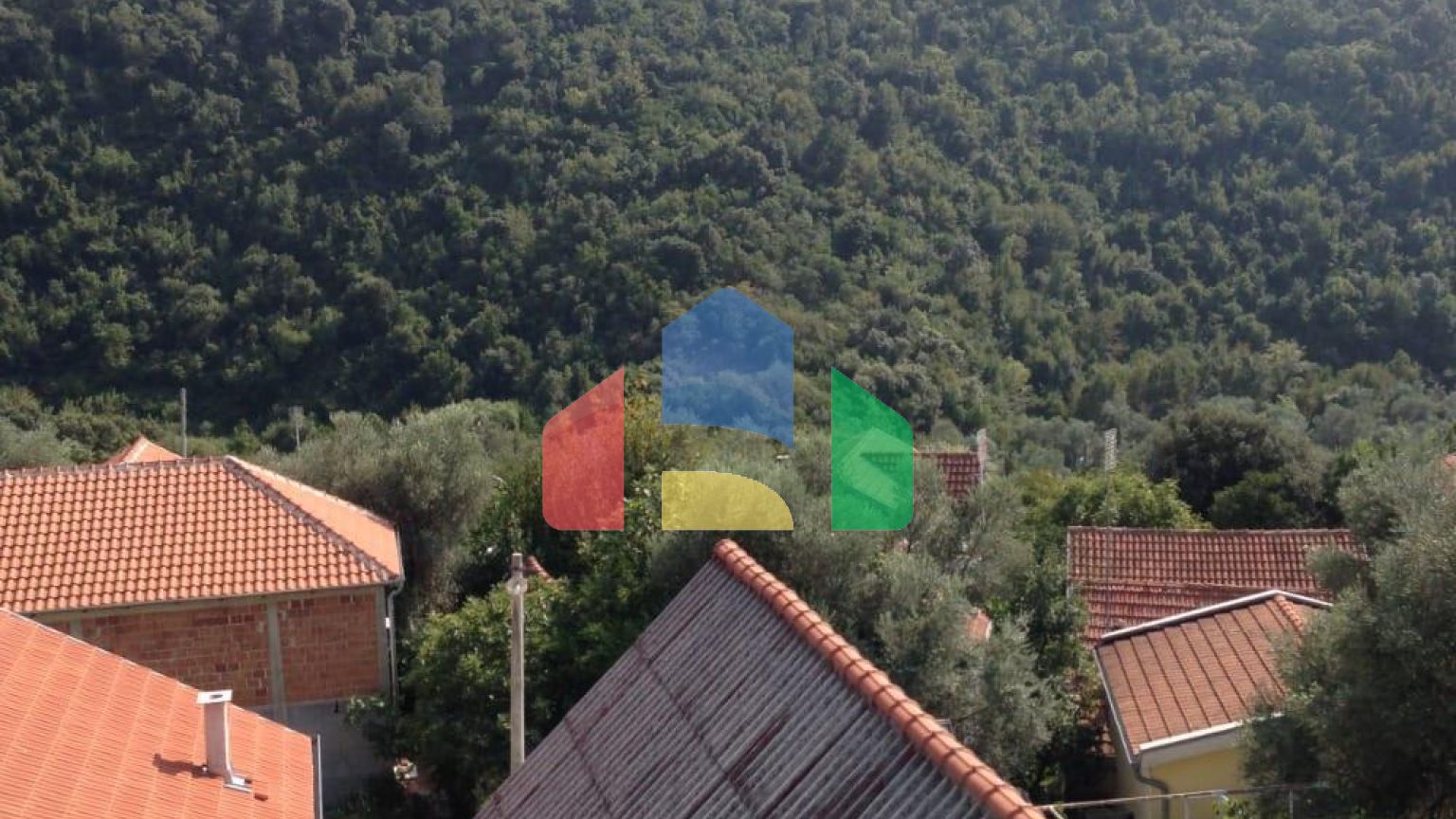 Дом в Круче с двумя отдельными этажами