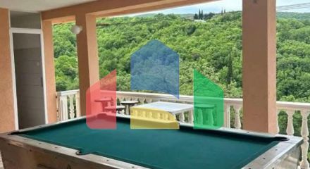 Мини отель в Круче с видом на море, не далеко от пляжа с просторным паркингом.