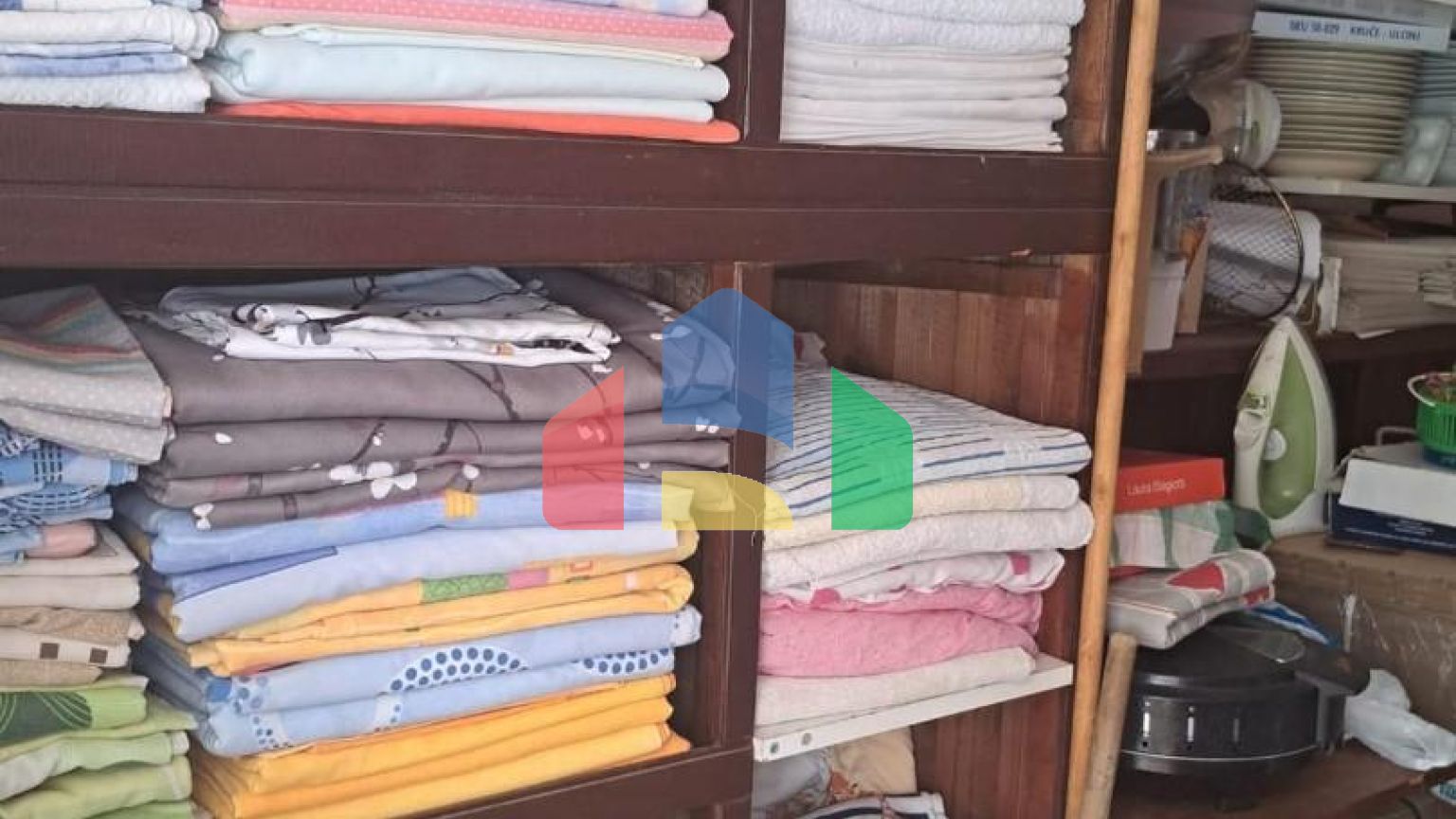 Мини отель в Круче с видом на море, не далеко от пляжа с просторным паркингом.