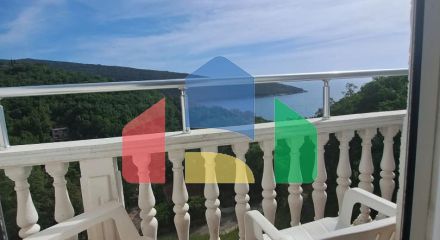 Мини отель в Круче с видом на море, не далеко от пляжа с просторным паркингом. Мини отель в Круче с видом на море, не далеко от пляжа с просторным паркингом.