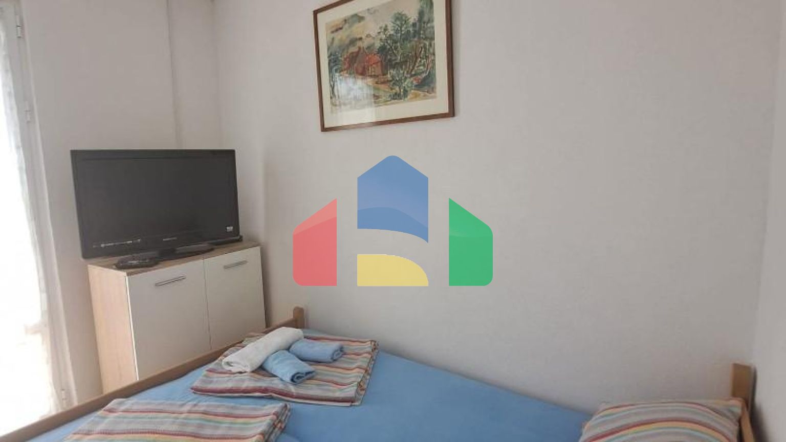 Мини отель в Круче с видом на море, не далеко от пляжа с просторным паркингом.