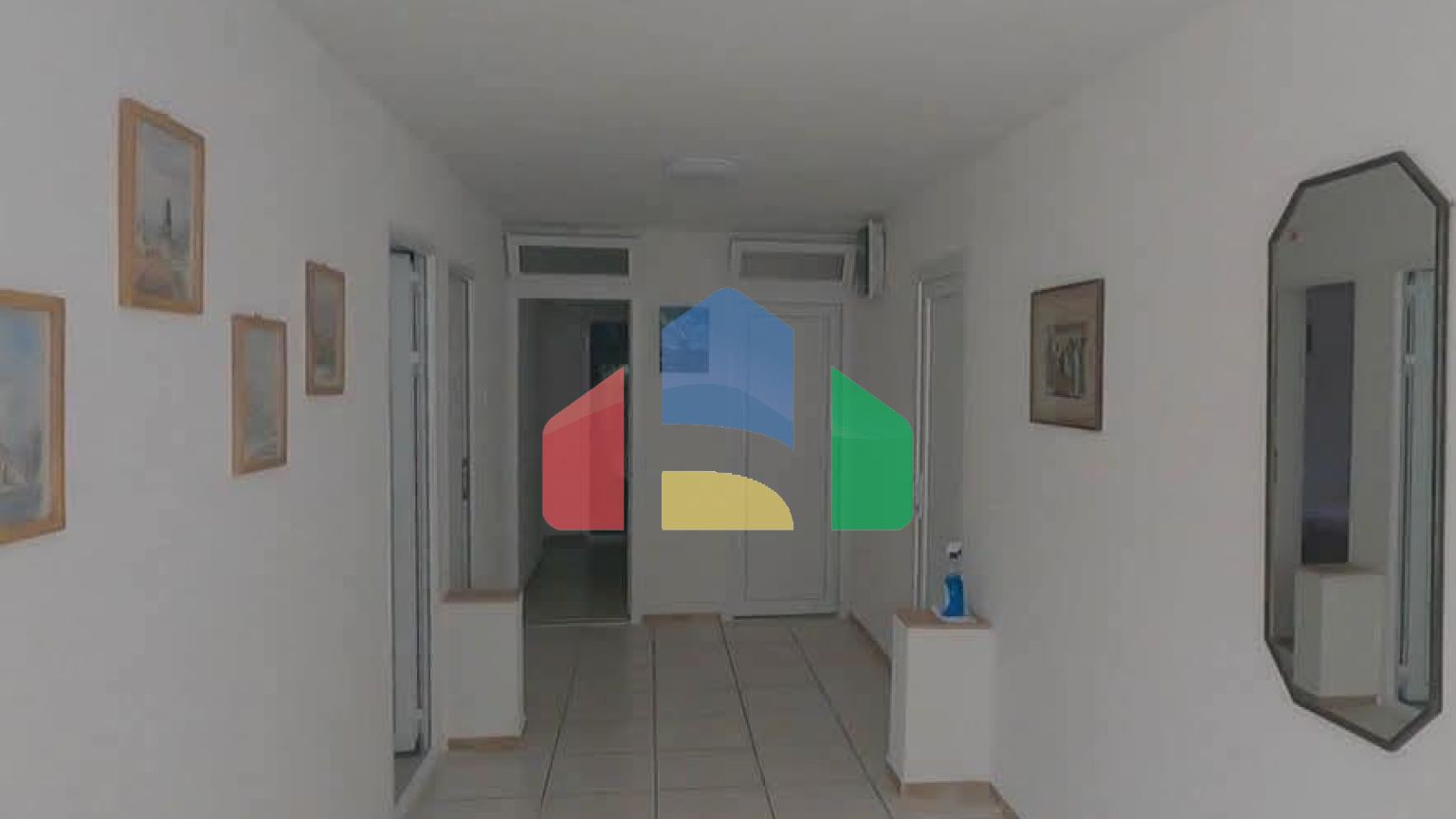 Мини отель в Круче с видом на море, не далеко от пляжа с просторным паркингом.