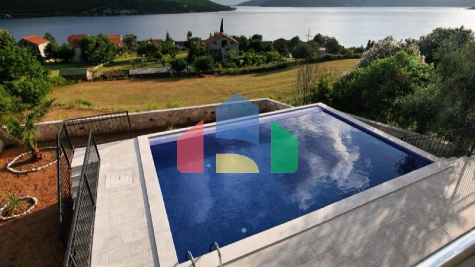 Современная новая вилла с бассейном в Кумборе, Херцег Нови