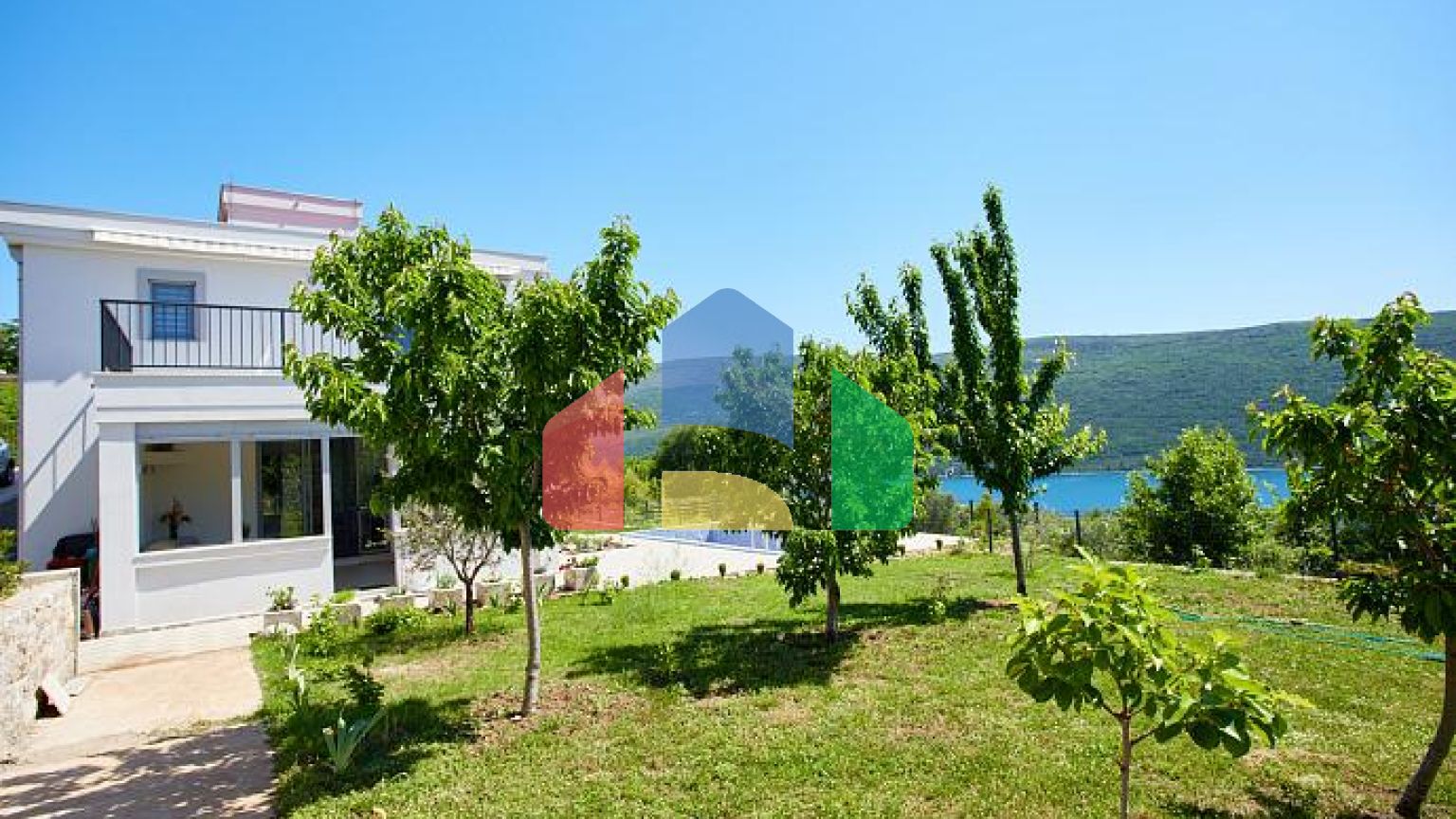 Просторный дом в Кумборе общей площадью 335 м²