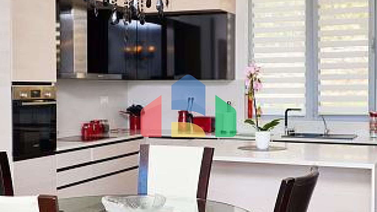 Просторный дом в Кумборе общей площадью 335 м²