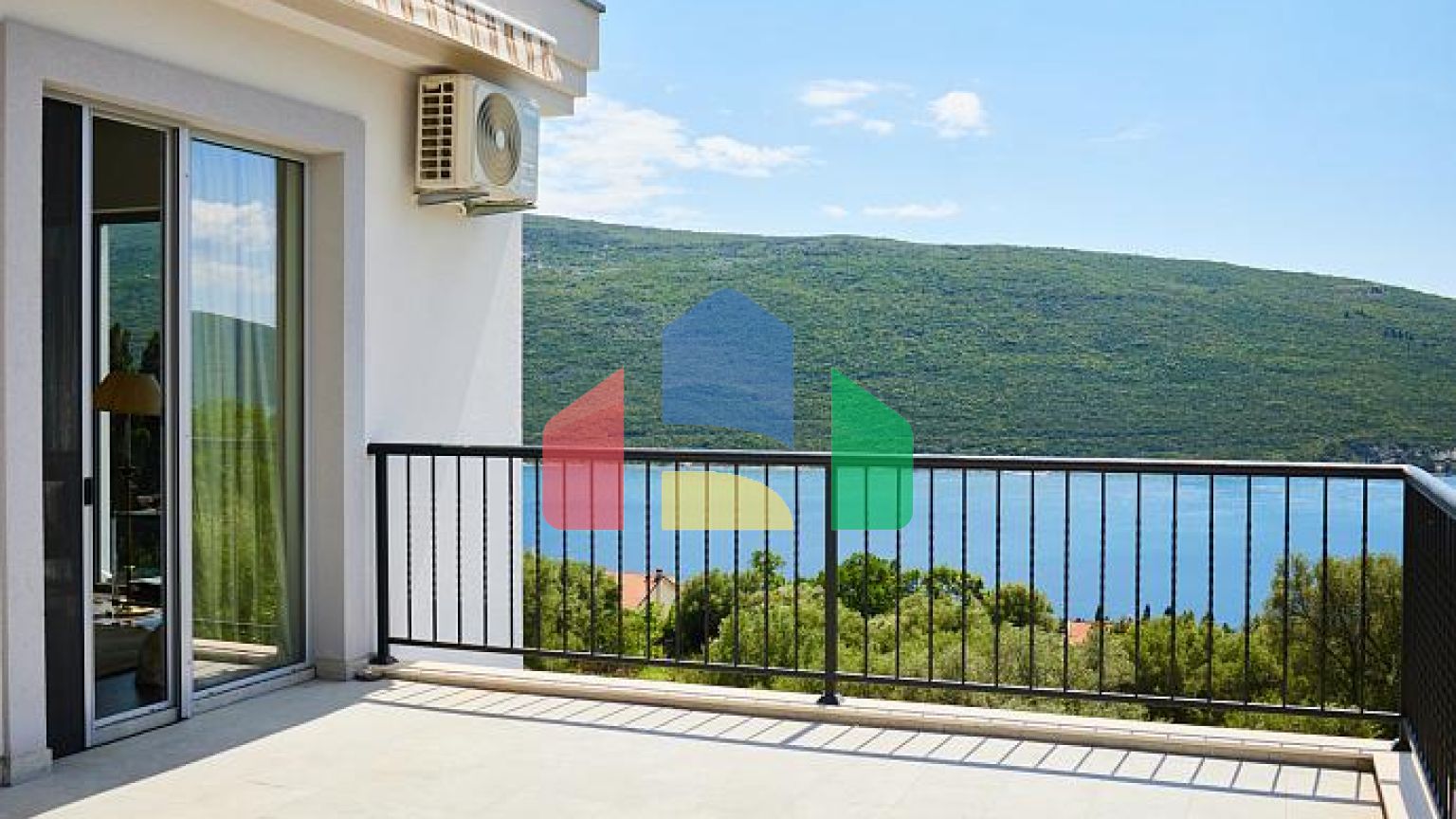 Просторный дом в Кумборе общей площадью 335 м²