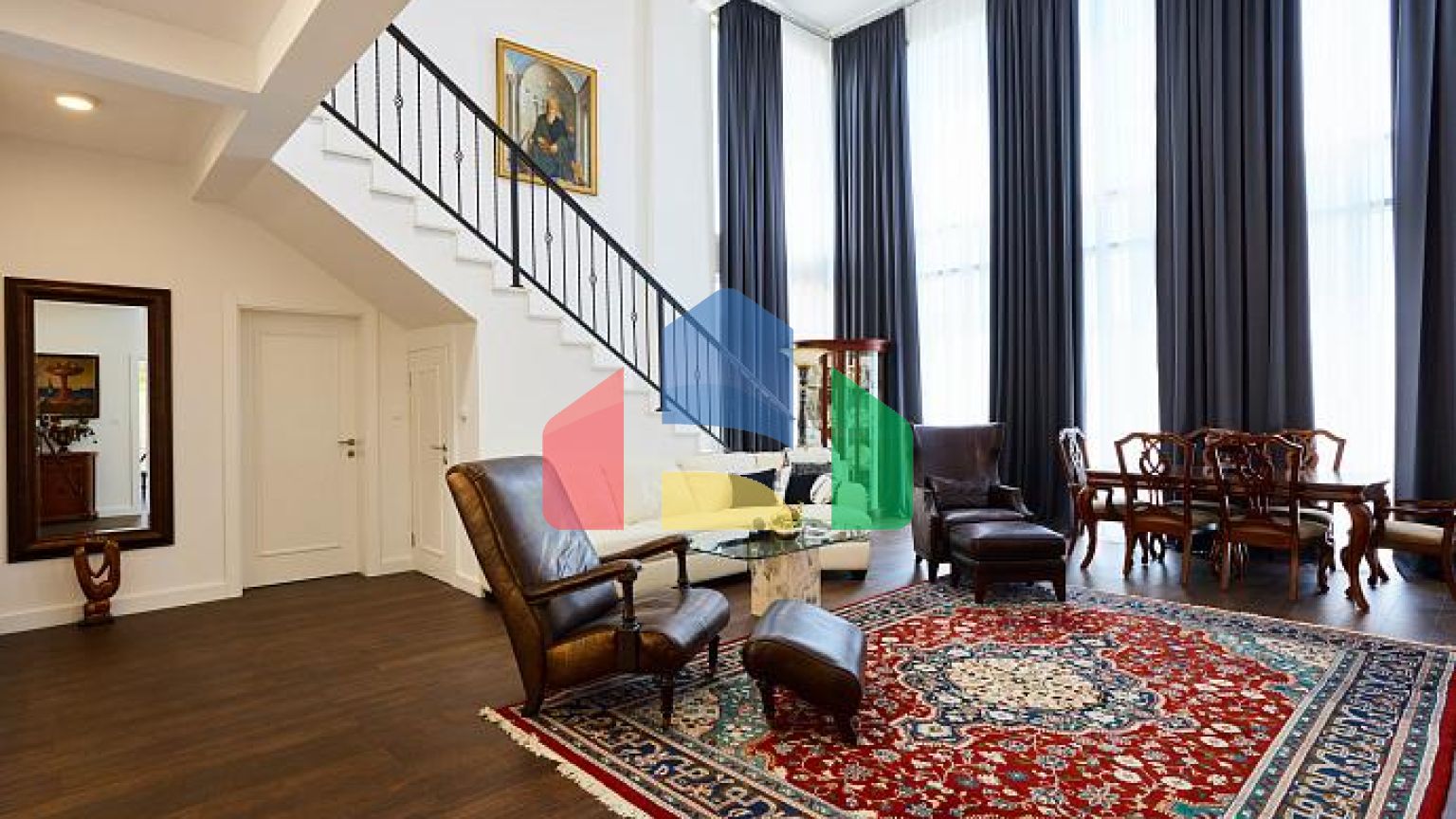 Просторный дом в Кумборе общей площадью 335 м²