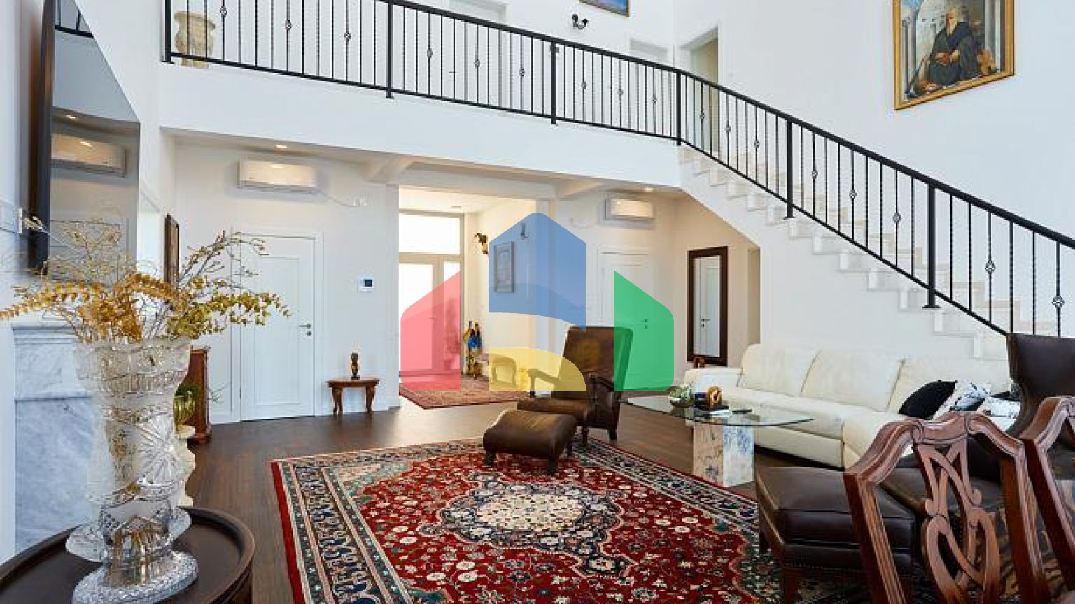 Просторный дом в Кумборе общей площадью 335 м²