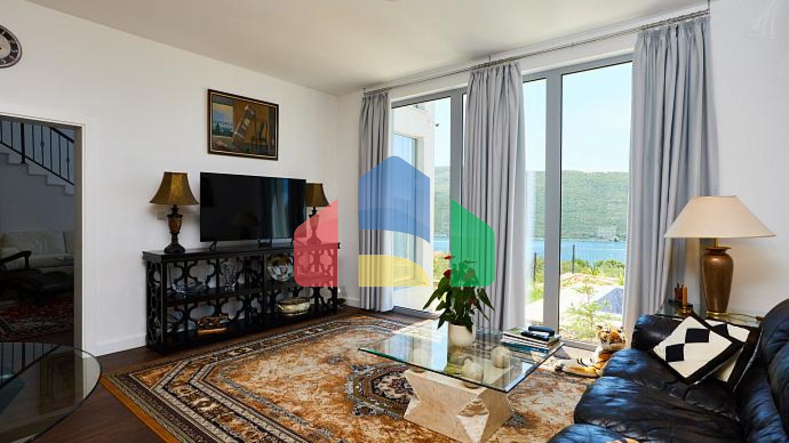 Просторный дом в Кумборе общей площадью 335 м²