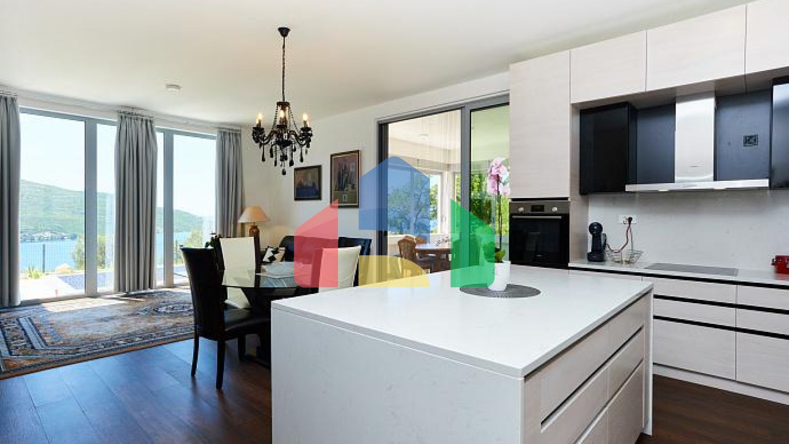 Просторный дом в Кумборе общей площадью 335 м²