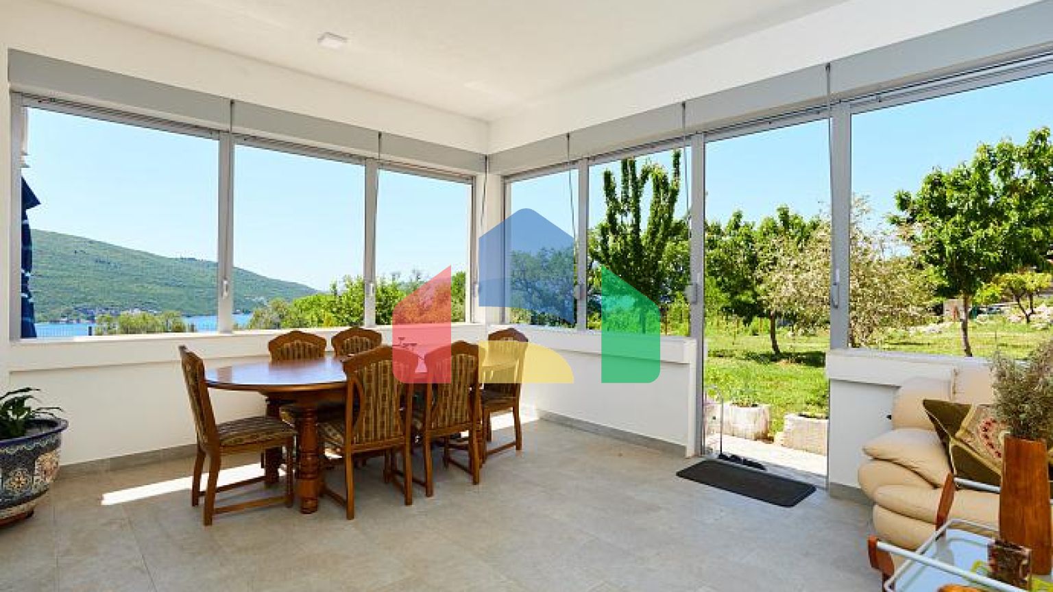 Просторный дом в Кумборе общей площадью 335 м²