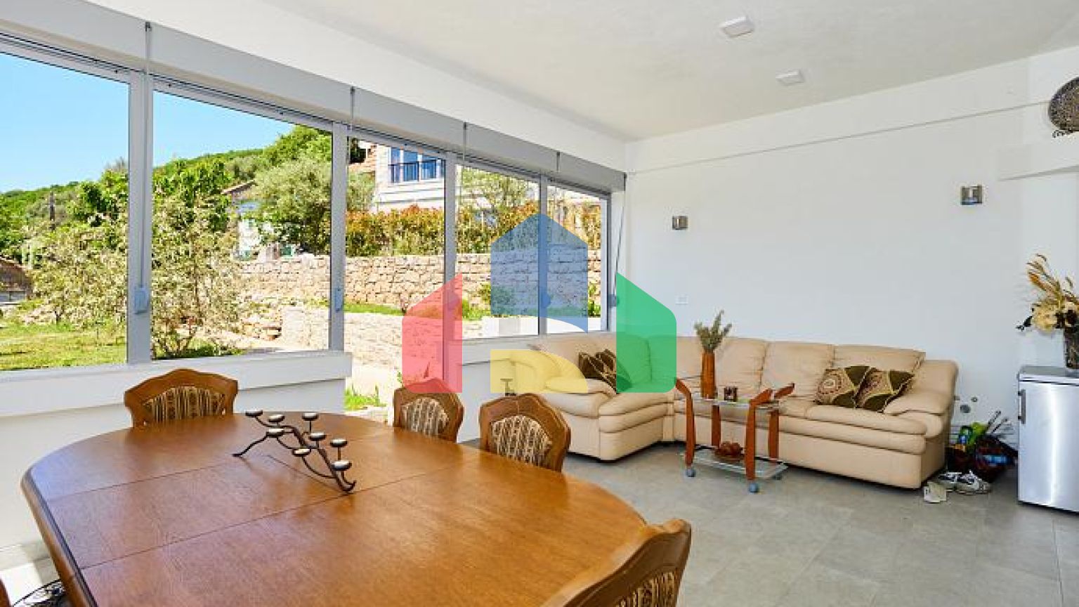 Просторный дом в Кумборе общей площадью 335 м²