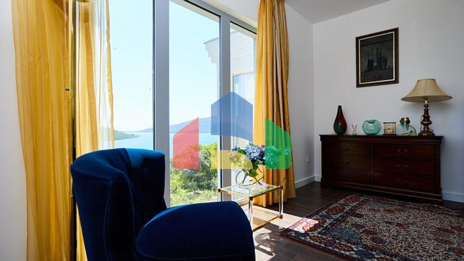 Просторный дом в Кумборе общей площадью 335 м²