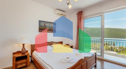Villa with pool in Kumbor